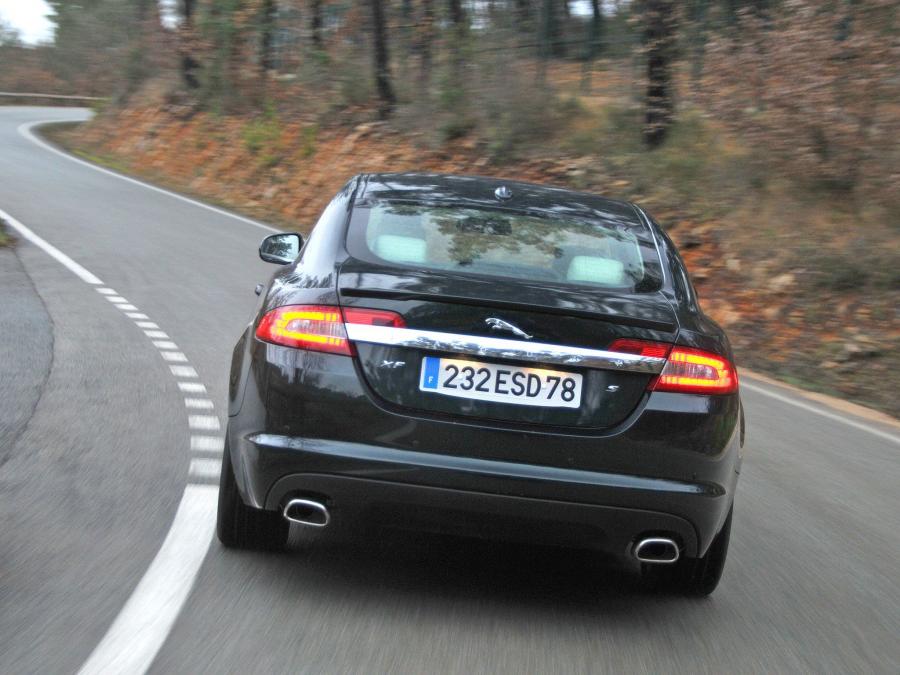  Jaguar XF Diesel S 2009 года  (фото 46 из 82)